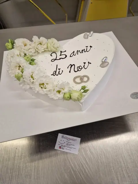 Torta per anniversario personalizzata, agosto 2024 – Pasticceria Amadori