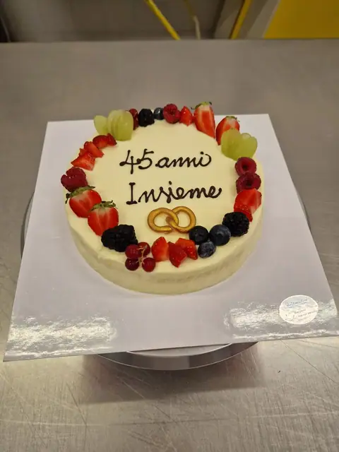 Torta per anniversario personalizzata, agosto 2024 – Pasticceria Amadori