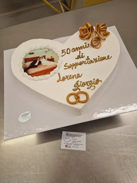 Torta per anniversario personalizzata, ottobre 2024 – Pasticceria Amadori