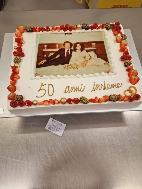 Torta per anniversario personalizzata, dicembre 2024 – Pasticceria Amadori