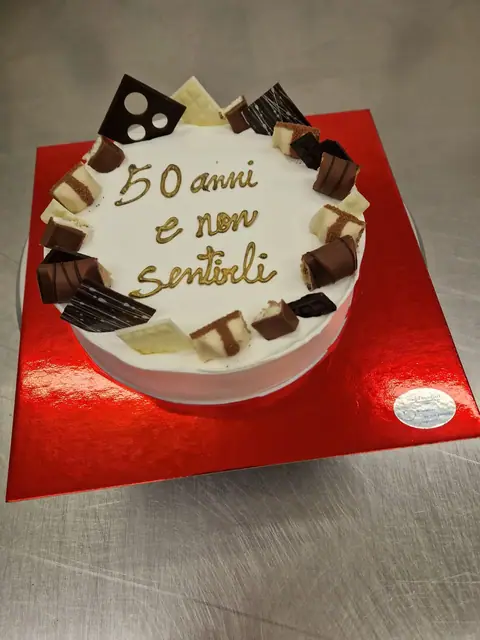 Torta per anniversario personalizzata, dicembre 2024 – Pasticceria Amadori