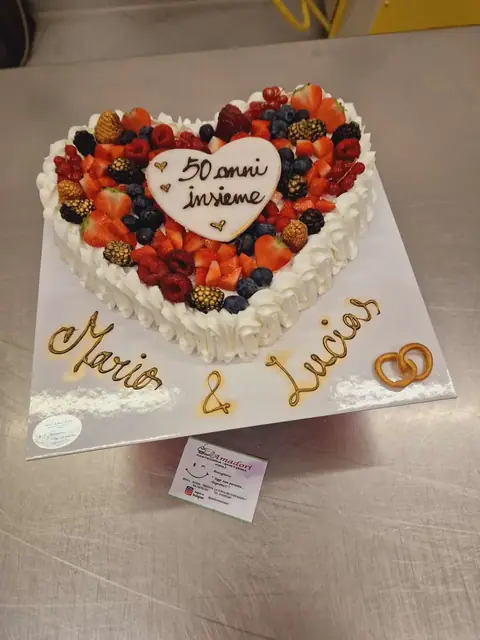 Torta per anniversario personalizzata, dicembre 2024 – Pasticceria Amadori