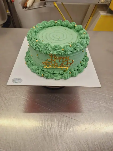 Torta di compleanno personalizzata, dicembre 2024 – Pasticceria Amadori