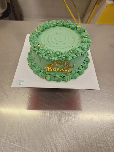 Torta di compleanno personalizzata, dicembre 2024 – Pasticceria Amadori