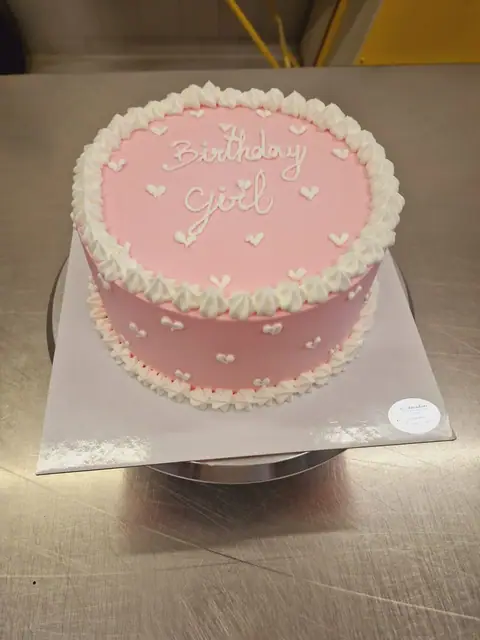 Torta di compleanno personalizzata, dicembre 2024 – Pasticceria Amadori
