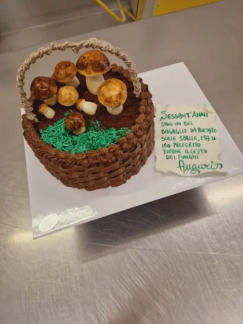 Torta di compleanno personalizzata, dicembre 2024 – Pasticceria Amadori