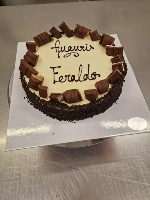 Torta di compleanno personalizzata, dicembre 2024 – Pasticceria Amadori