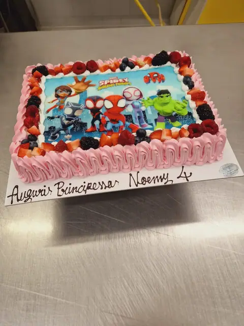 Torta di compleanno personalizzata, dicembre 2024 – Pasticceria Amadori