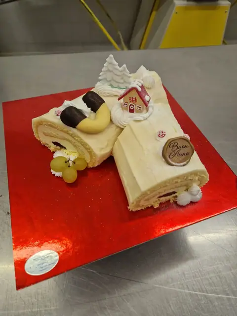 Torta di compleanno personalizzata, dicembre 2024 – Pasticceria Amadori