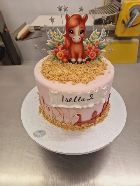 Torta di compleanno personalizzata, dicembre 2024 – Pasticceria Amadori