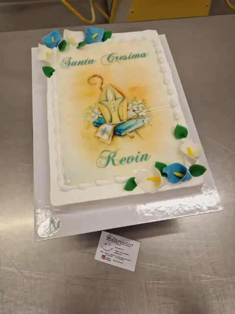 Torta per la Cresima personalizzata, ottobre 2024 – Pasticceria Amadori