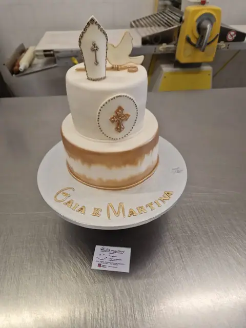 Torta per la Cresima personalizzata, ottobre 2024 – Pasticceria Amadori