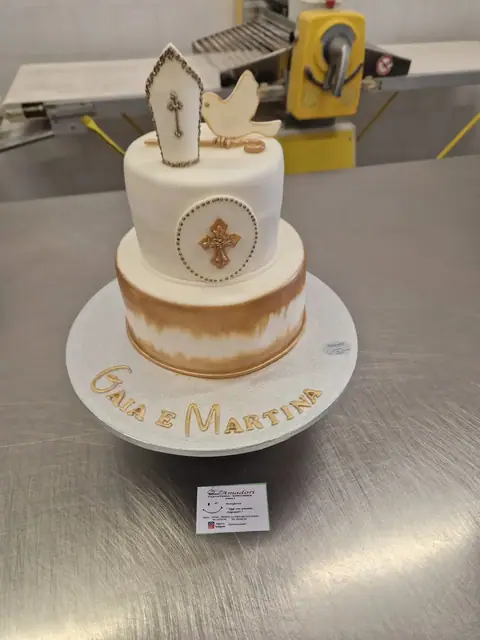 Torta per la Cresima personalizzata, ottobre 2024 – Pasticceria Amadori