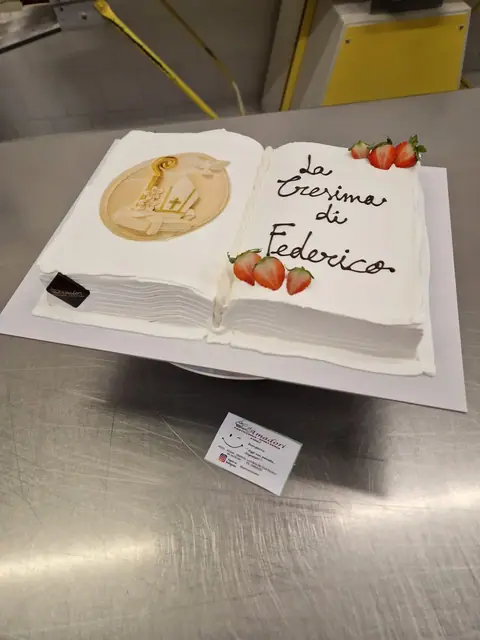 Torta per la Cresima personalizzata, ottobre 2024 – Pasticceria Amadori