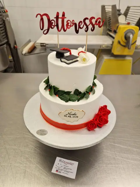 Torta di laurea personalizzata, aprile 2024 – Pasticceria Amadori
