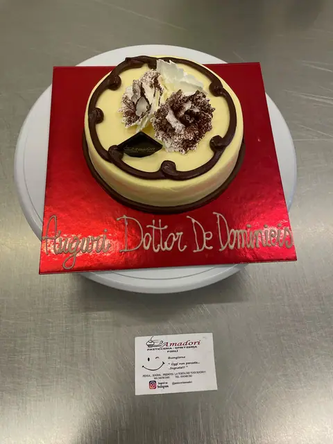 Torta di laurea personalizzata, aprile 2024 – Pasticceria Amadori