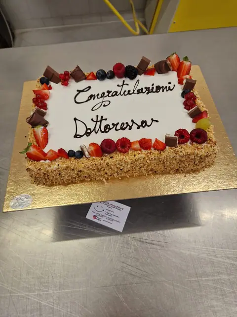 Torta di laurea personalizzata, aprile 2024 – Pasticceria Amadori
