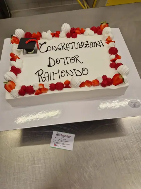 Torta di laurea personalizzata, maggio 2024 – Pasticceria Amadori