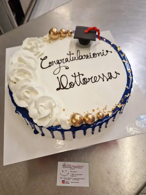 Torta di laurea personalizzata, ottobre 2024 – Pasticceria Amadori