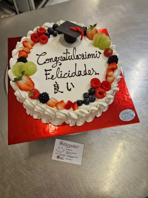 Torta di laurea personalizzata, ottobre 2024 – Pasticceria Amadori