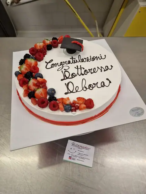 Torta di laurea personalizzata, novembre 2024 – Pasticceria Amadori