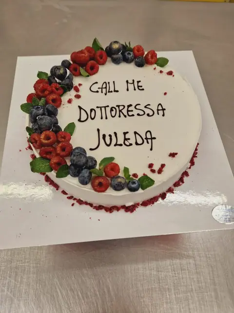 Torta di laurea personalizzata, novembre 2024 – Pasticceria Amadori