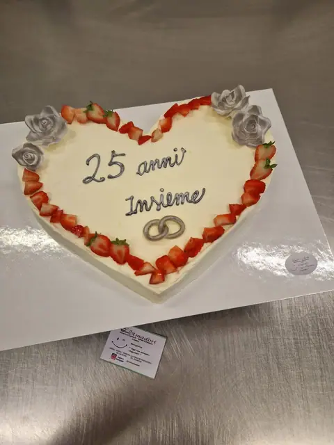 Torta nuziale personalizzata, giugno 2024 – Pasticceria Amadori