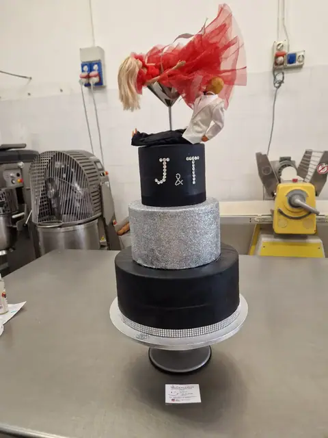 Torta nuziale personalizzata, agosto 2024 – Pasticceria Amadori