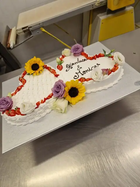 Torta nuziale personalizzata, agosto 2024 – Pasticceria Amadori