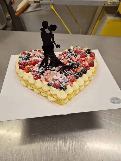 Torta nuziale personalizzata, settembre 2024 – Pasticceria Amadori