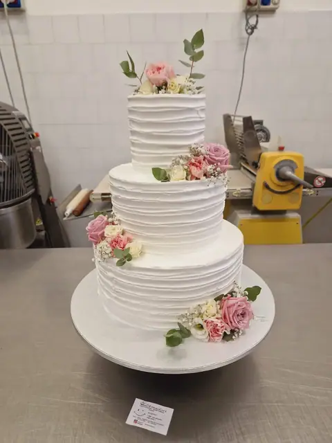 Torta nuziale personalizzata, settembre 2024 – Pasticceria Amadori