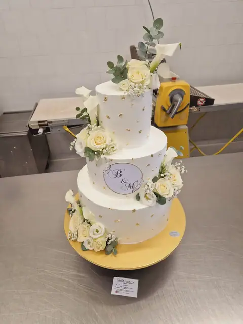 Torta nuziale personalizzata, settembre 2024 – Pasticceria Amadori