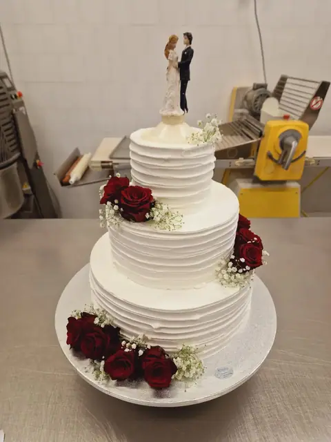 Torta nuziale personalizzata, ottobre 2024 – Pasticceria Amadori