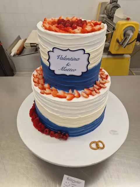 Torta nuziale personalizzata, ottobre 2024 – Pasticceria Amadori