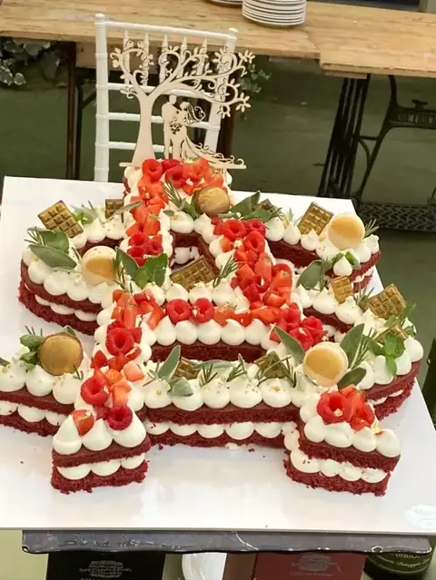 Torta nuziale personalizzata, novembre 2024 – Pasticceria Amadori